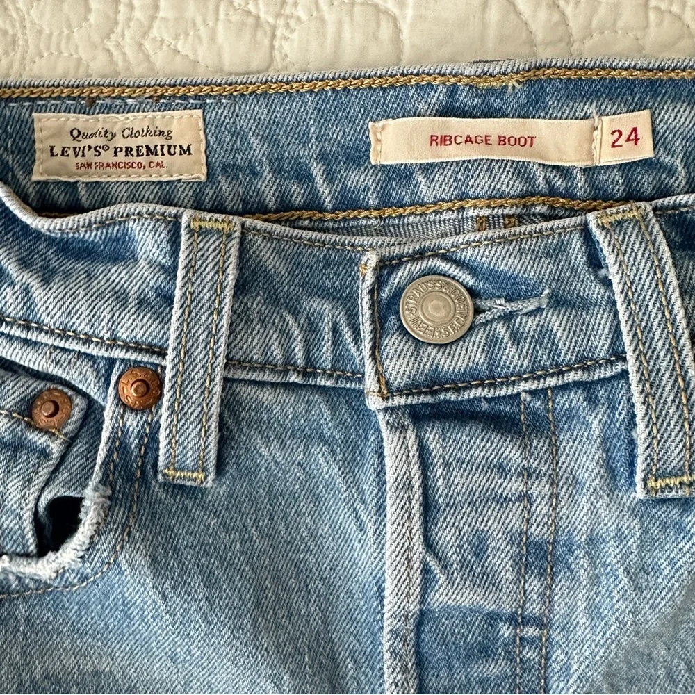 Levi's Premium Women’s Ribcage Boot Cut Jeans Tango Lighten Up Denim Sz 24 - Picture 4 of 14